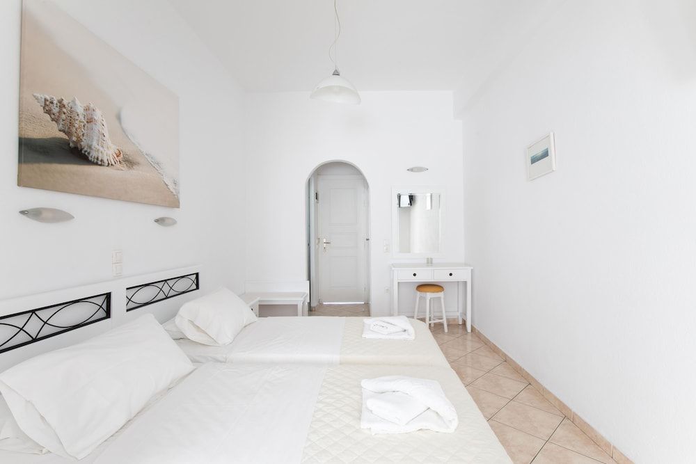 Basic Double or Twin Room, Sea View
