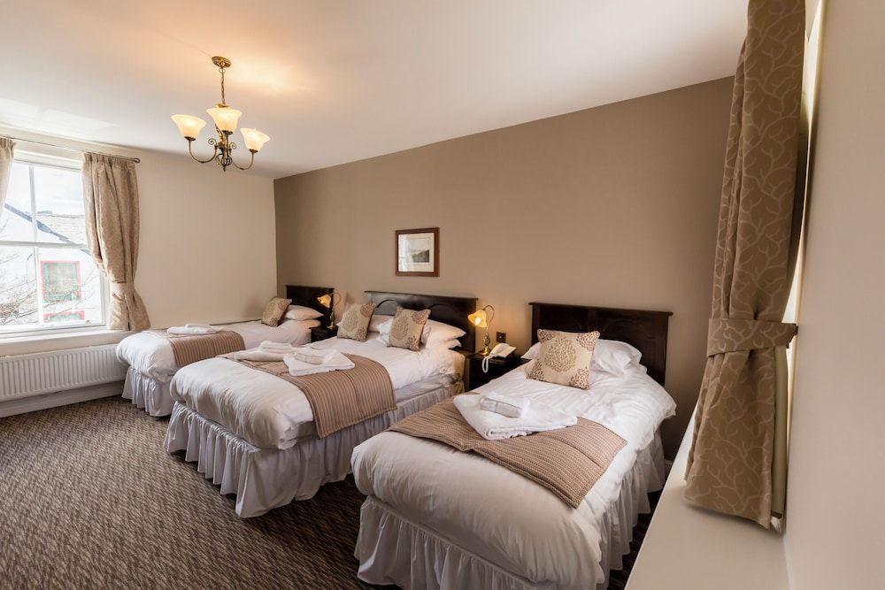 Family Room (3 Adults)