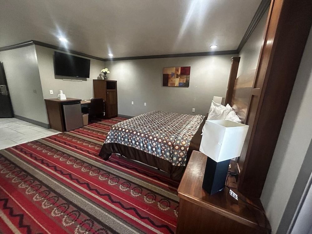 Suite, 1 King Bed, Non Smoking, Hot Tub