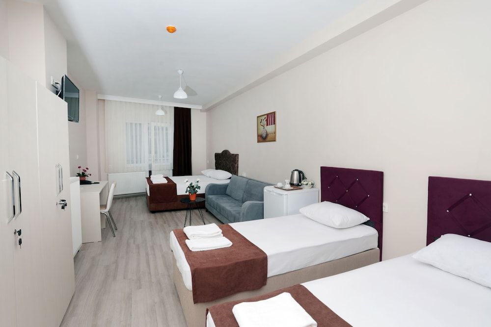 Beksiti Hotel Grand Quadruple Room 2