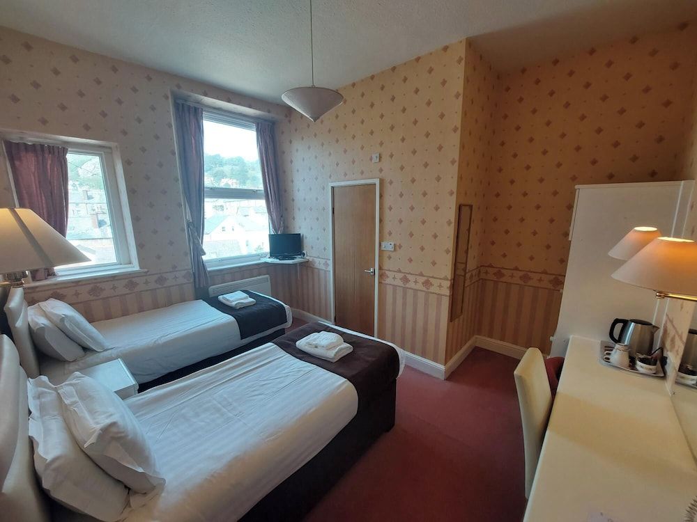 White Heather Hotel Basic Twin Room, 2 Twin Beds, Non Smoking 4