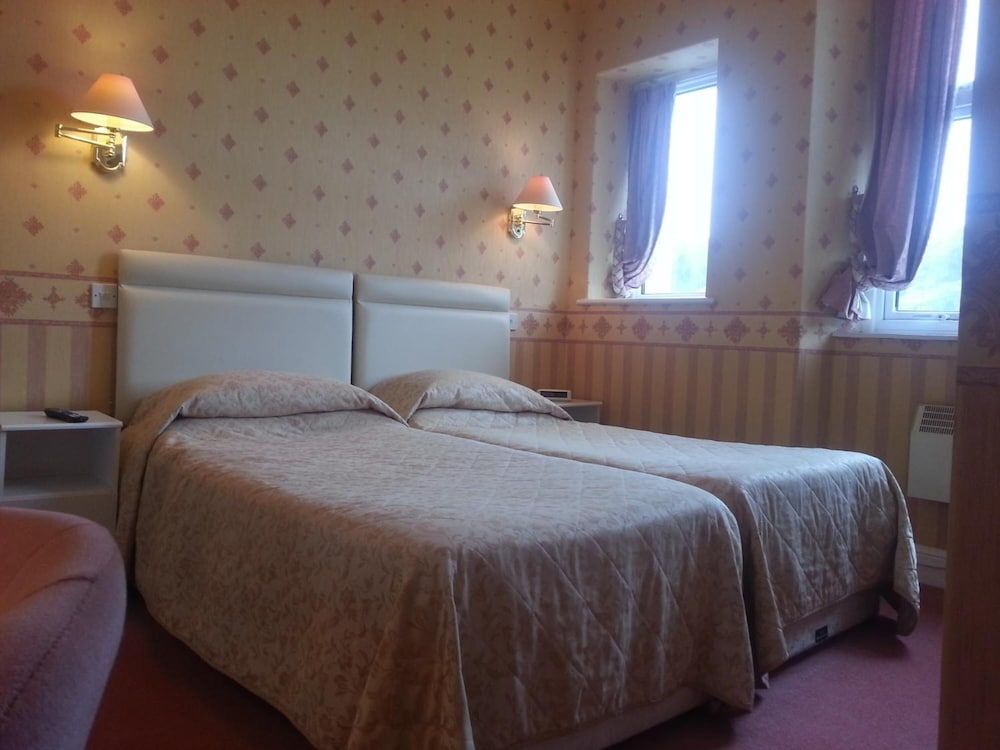 White Heather Hotel Basic Twin Room, 2 Twin Beds, Non Smoking 3