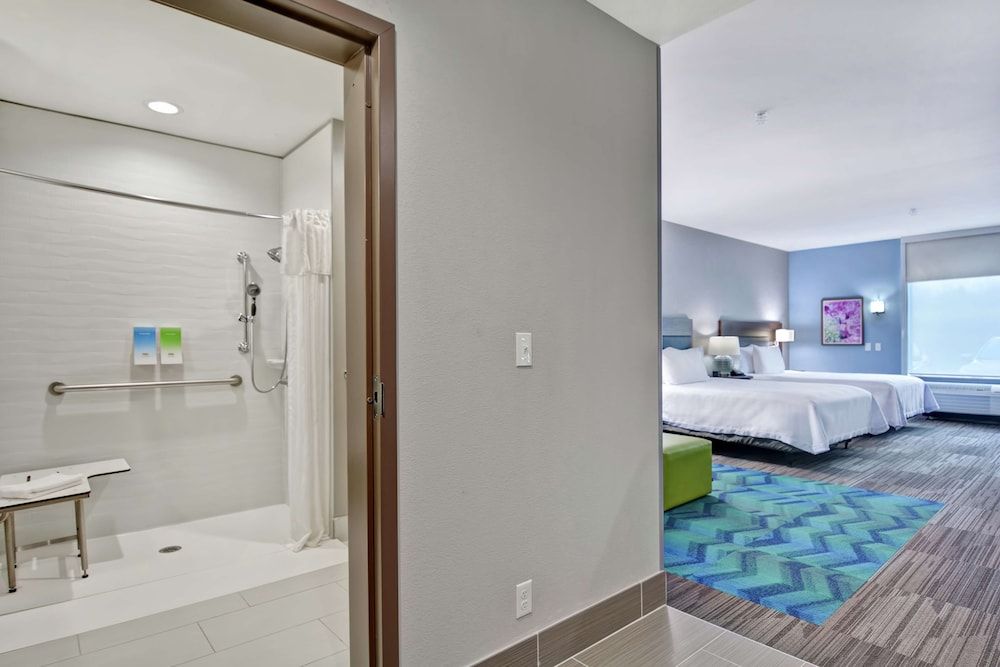Studio, 2 Queen Beds, Accessible (Roll-In Shower)