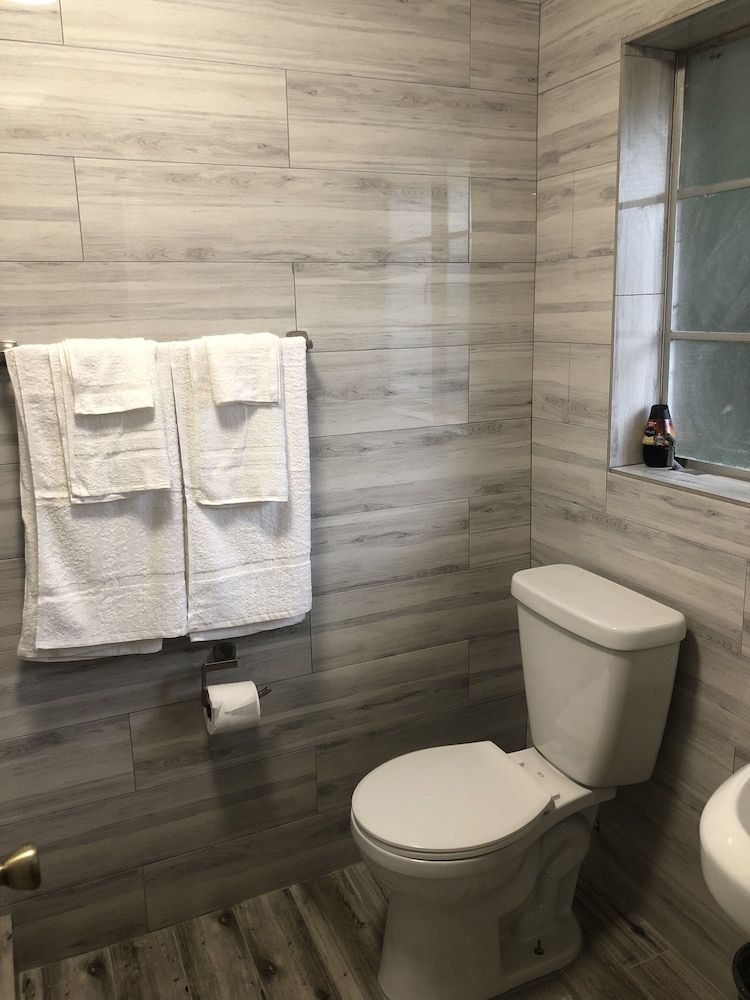 Bay Breeze Inn Bradenton Downtown Family Suite, 2 Bedrooms, Non Smoking 5