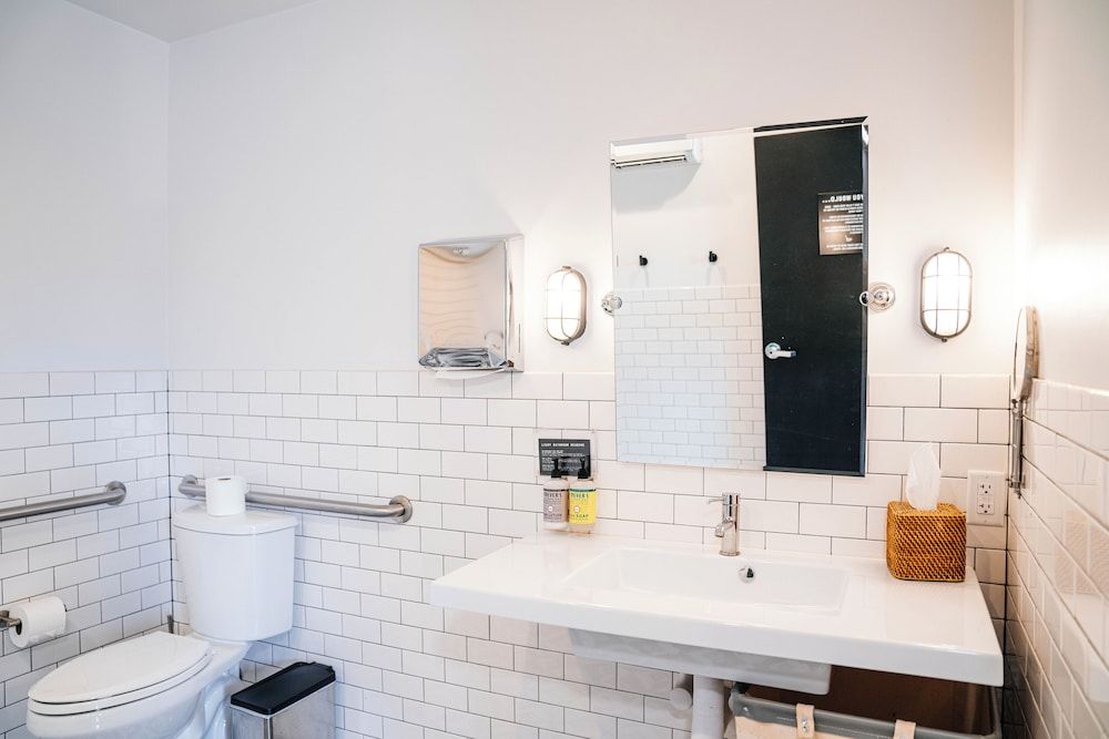 The Amigo Motor Lodge Francis Airstream 5