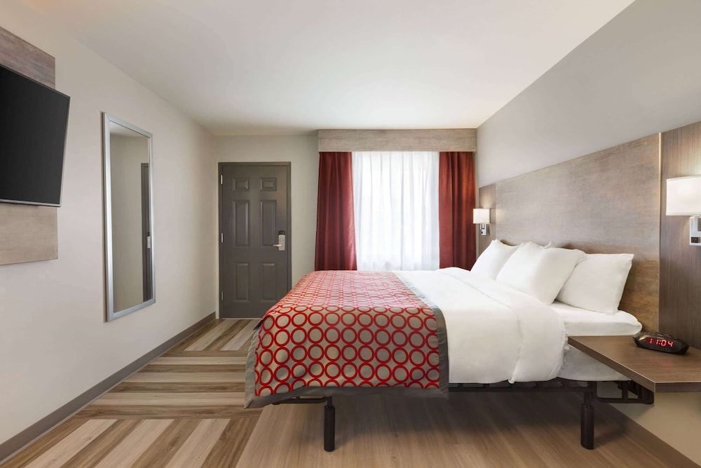 Studio Suite, 1 King Bed, Accessible, Non Smoking (Mobility,roll-in shower)