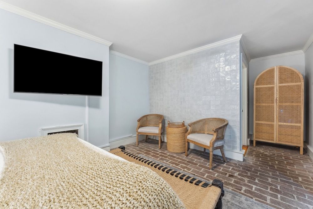 Bellwether House Room, 1 Queen Bed (Garden) 2