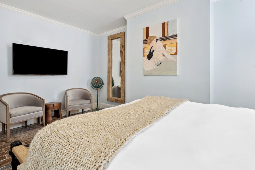 Bellwether House Room, 1 Queen Bed (Garden) 4