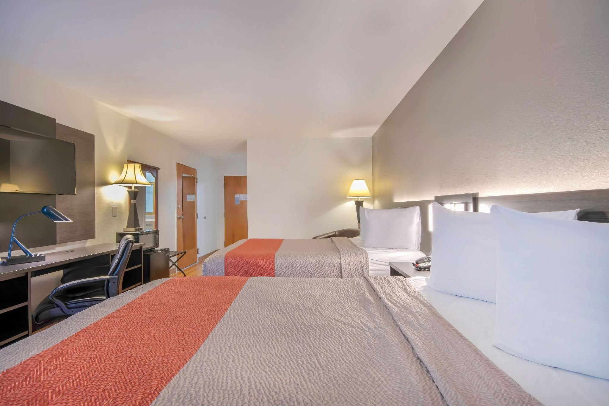 Motel 6 Walton, KY - Richwood - Cincinnati Airport South 2 Queen Beds  Non-Smoking