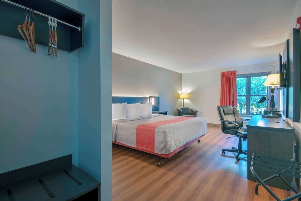 Motel 6 Walton, KY - Richwood - Cincinnati Airport South Standard Room, 1 King Bed, Non Smoking 13