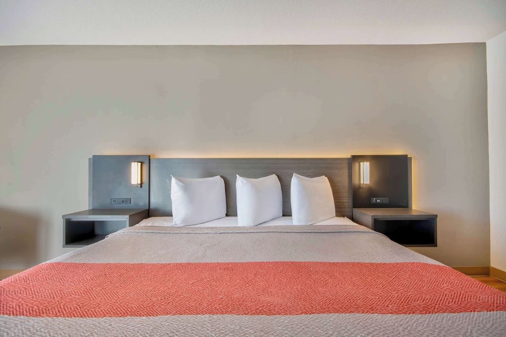 Motel 6 Walton, KY - Richwood - Cincinnati Airport South Standard Room, 1 King Bed, Non Smoking