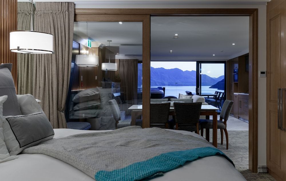 Lakeview Suite