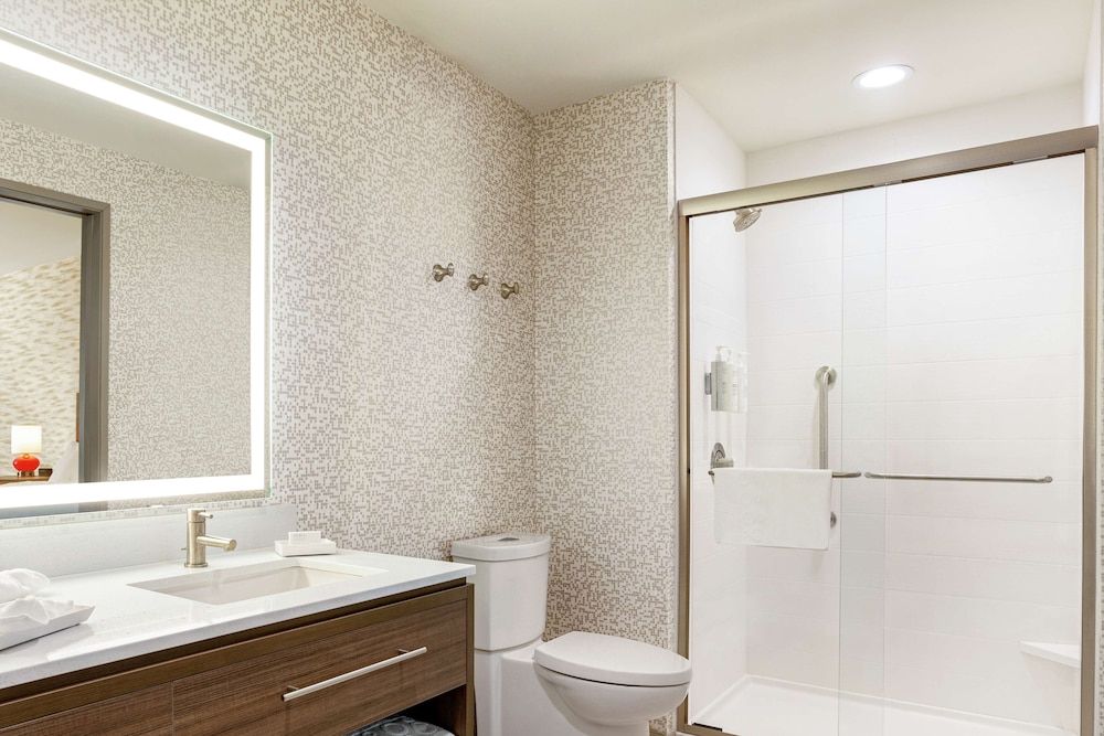 Suite, 1 King Bed, Accessible (Hearing)