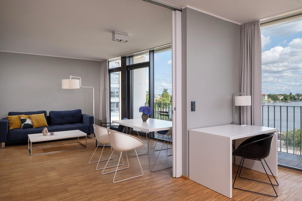 Waveboard Hotel & Boardinghouse Panoramic Apartment, Balcony, Lake View (AC) 4