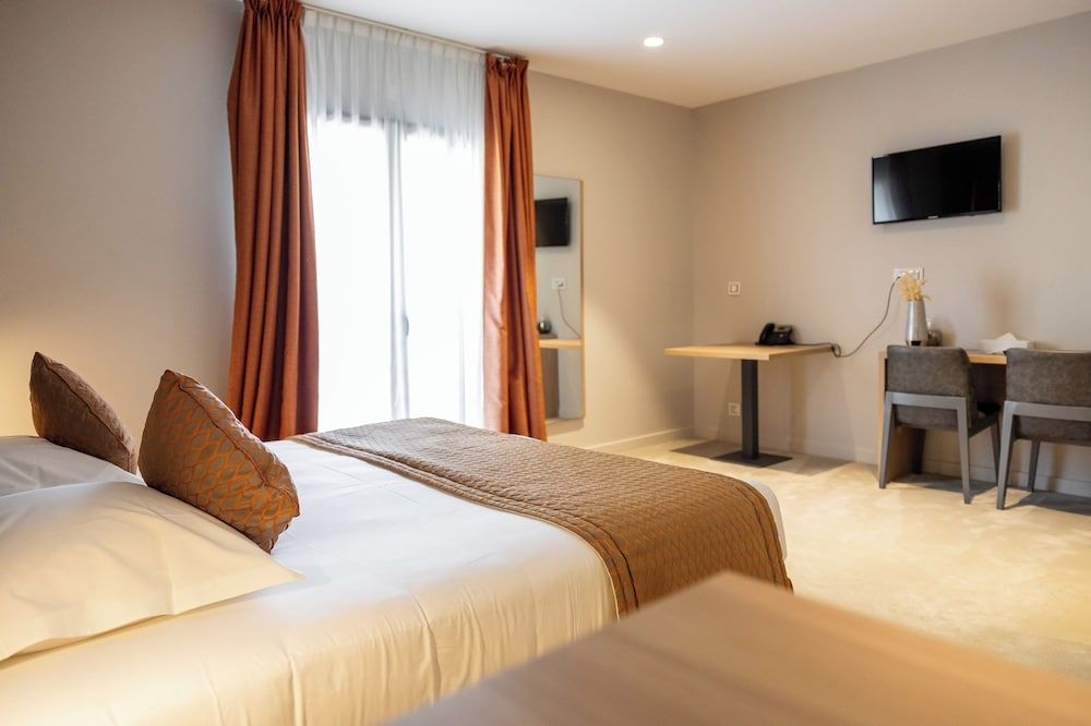 Hôtel Le Bastia Comfort Room, City View 3