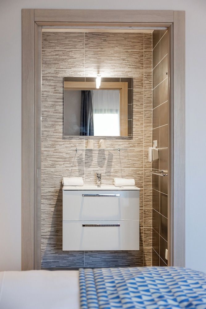 Hôtel Le Bastia Comfort Room, City View 8