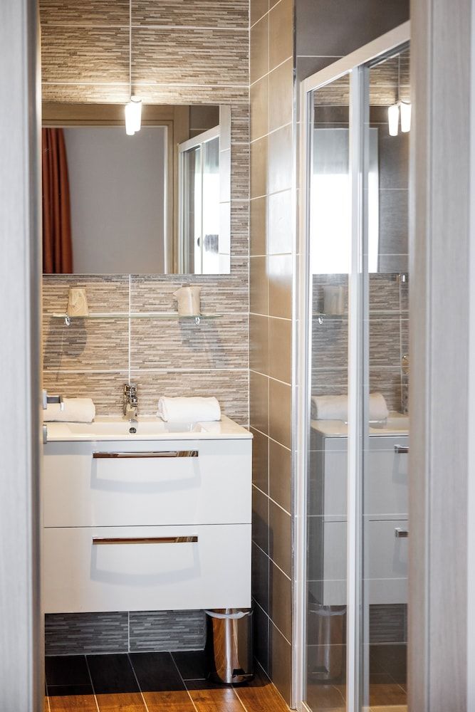 Hôtel Le Bastia Comfort Room, City View 7