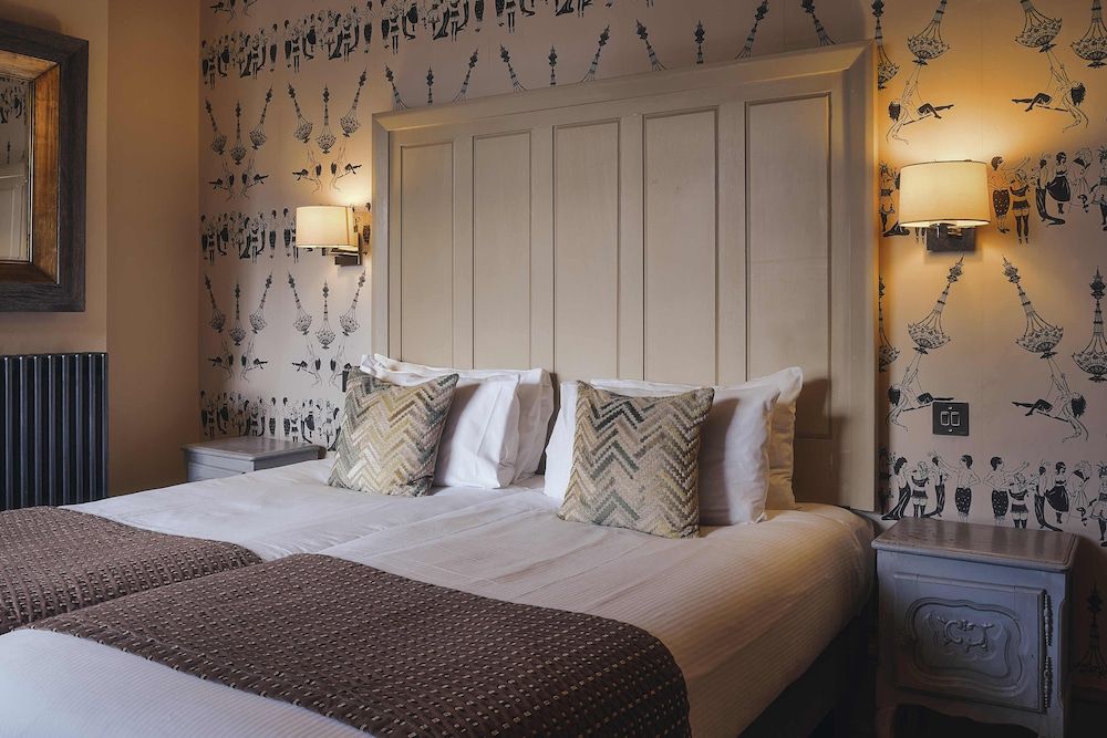 undefined Rose and Crown Stoke Newington 7