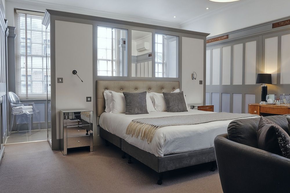 undefined Rose and Crown Stoke Newington 3