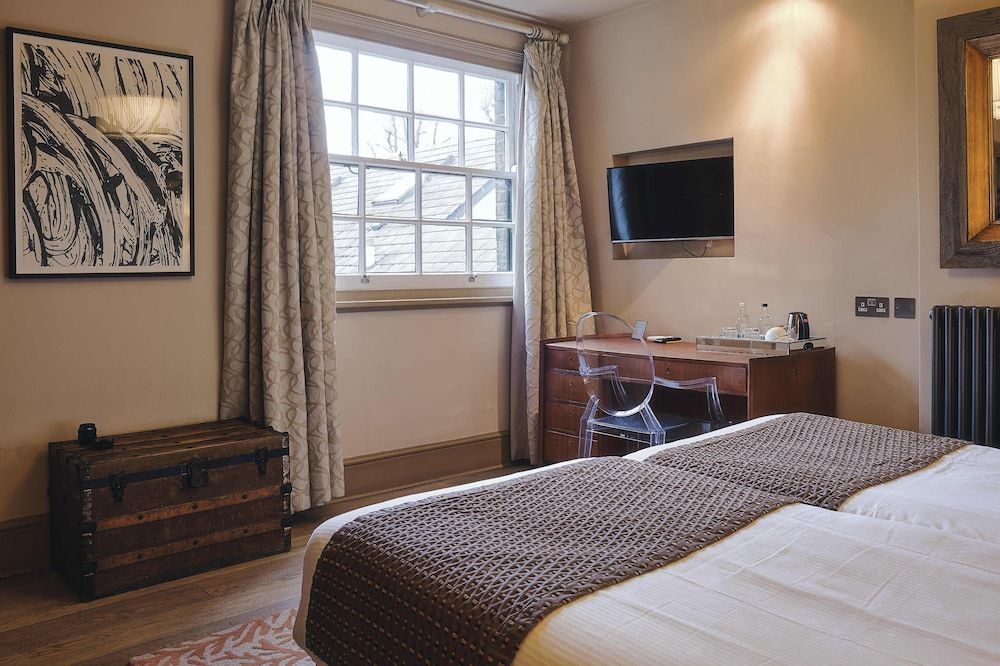 undefined Rose and Crown Stoke Newington 9