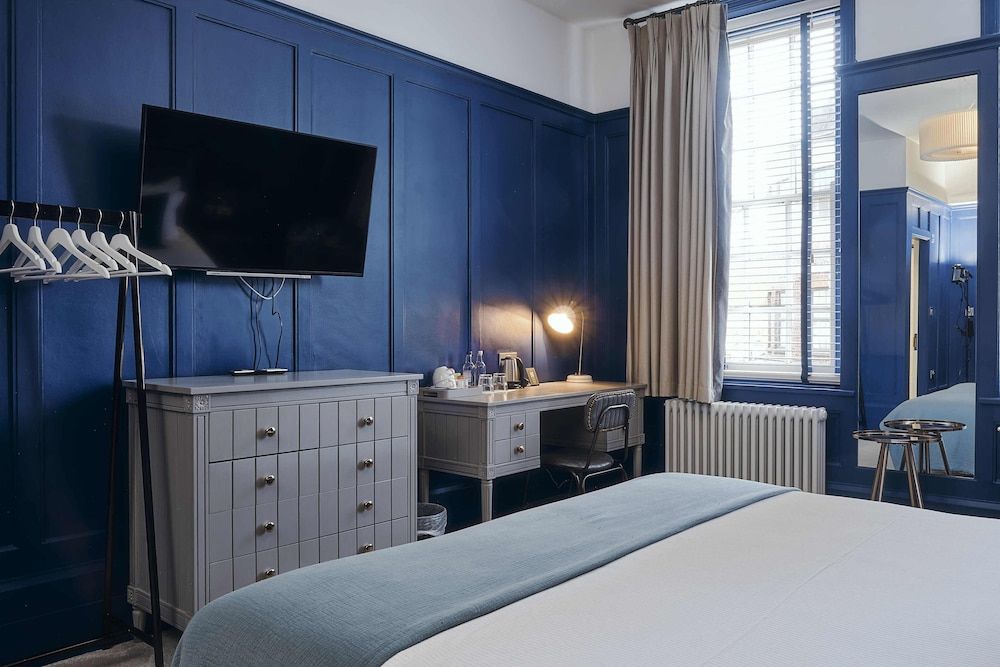 Rose and Crown Stoke Newington Junior Double Room 2