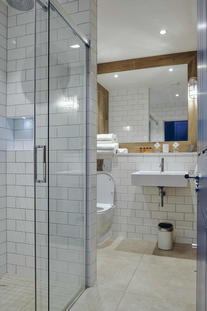 Rose and Crown Stoke Newington Junior Double Room 5