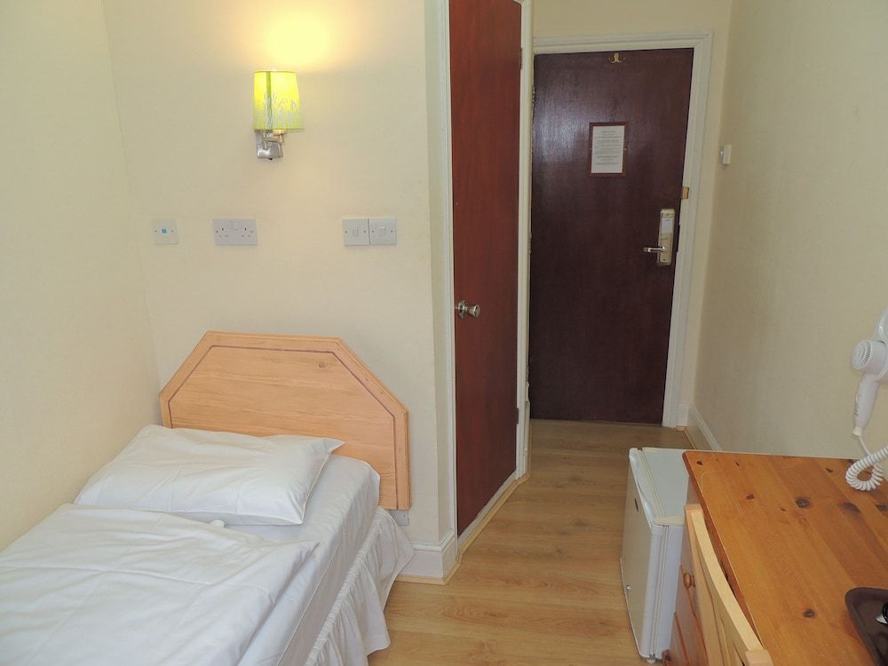 undefined Dolphin Inn 5