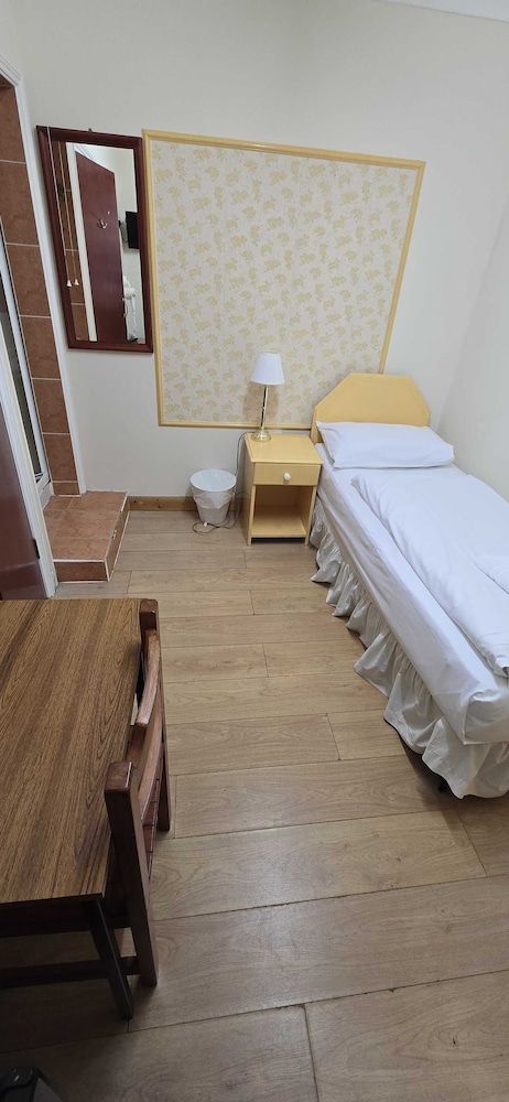 undefined Dolphin Inn 4