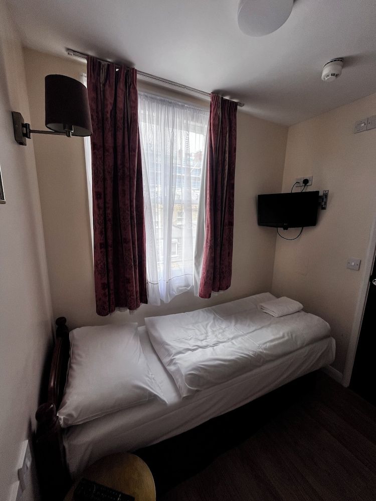 undefined Dolphin Inn 8