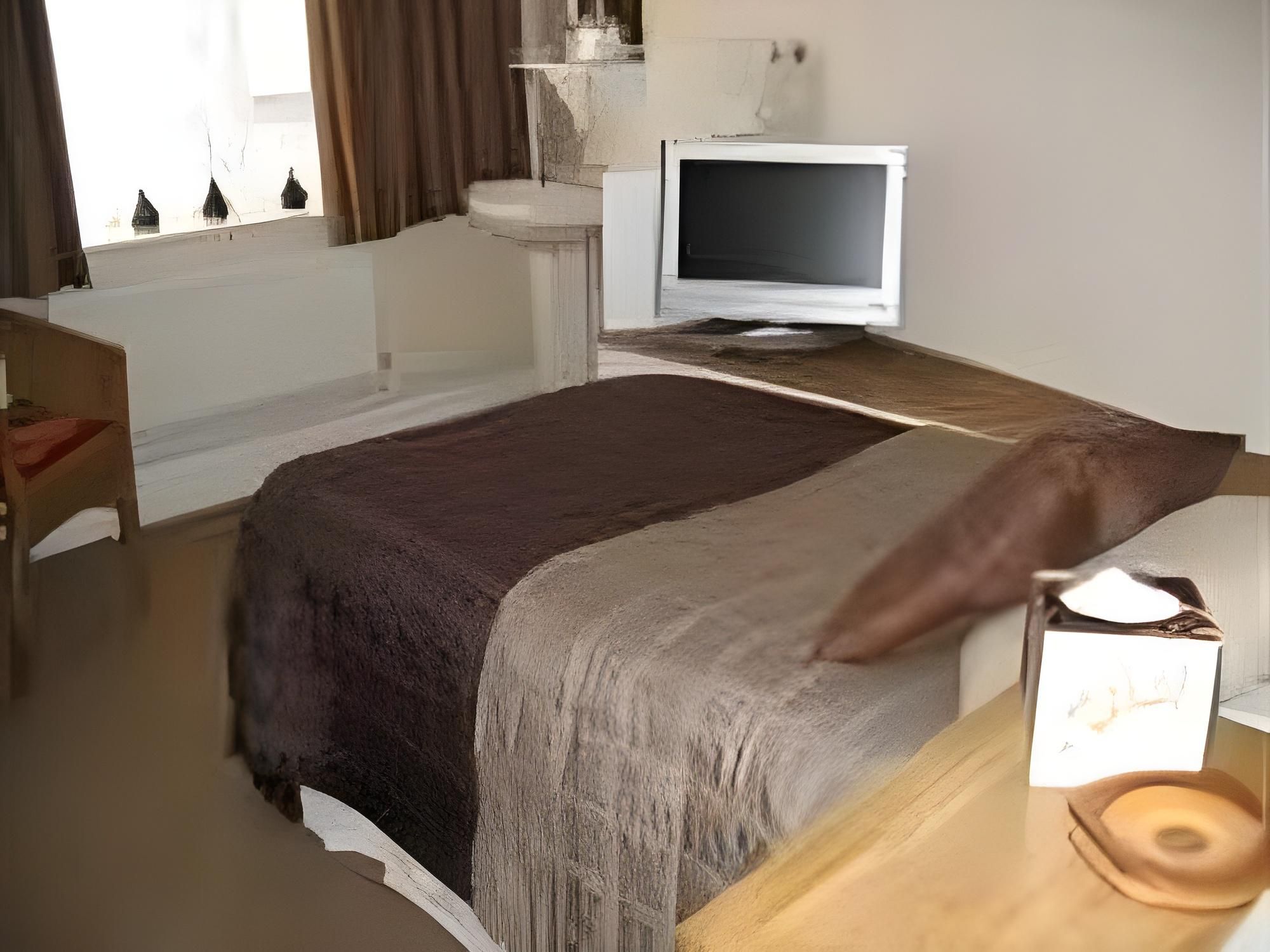 Single room-Shared Bathroom