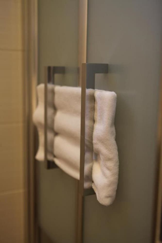 The Originals Boutique, Hôtel l'Occitan, Aubagne Nord Classic Triple Room 5