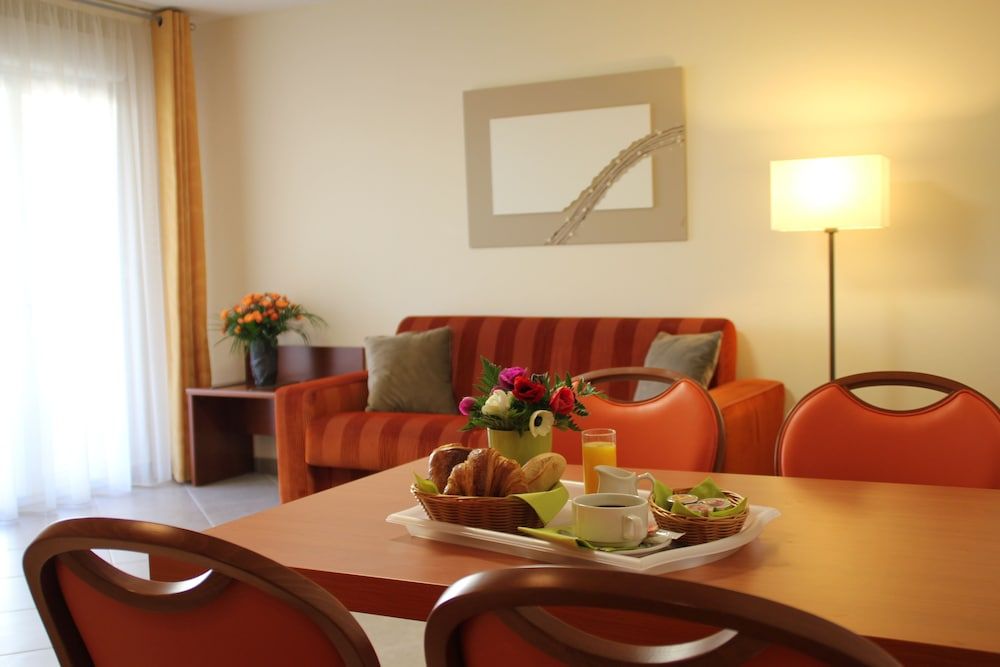 The Originals Boutique, Hôtel l'Occitan, Aubagne Nord Family Room, 1 Bedroom, Non Smoking, Balcony 6