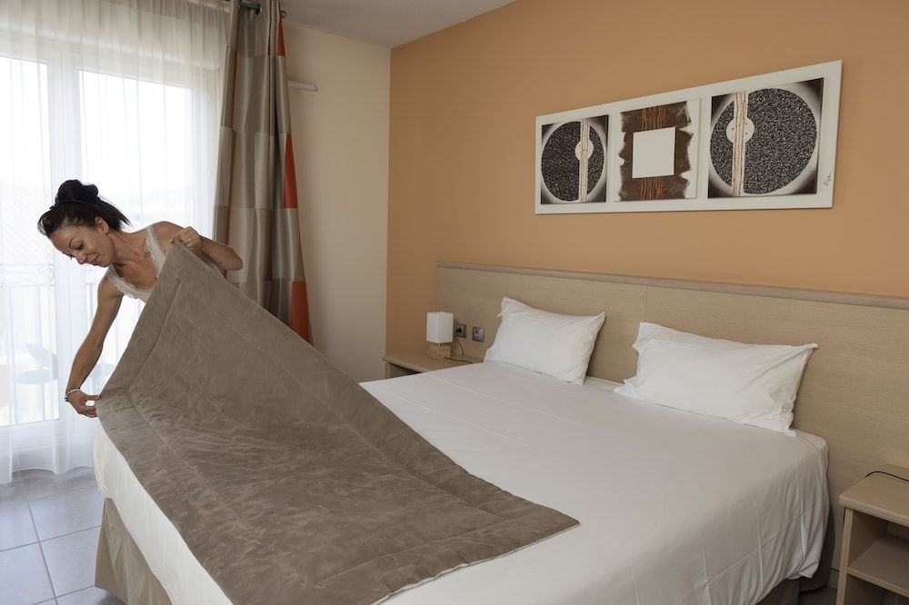 The Originals Boutique, Hôtel l'Occitan, Aubagne Nord Standard Double Room, 1 Double Bed, Non Smoking, Balcony 8