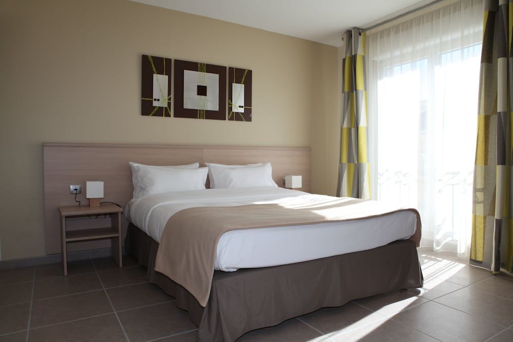 The Originals Boutique, Hôtel l'Occitan, Aubagne Nord Standard Double Room, 1 Double Bed, Non Smoking, Balcony 7