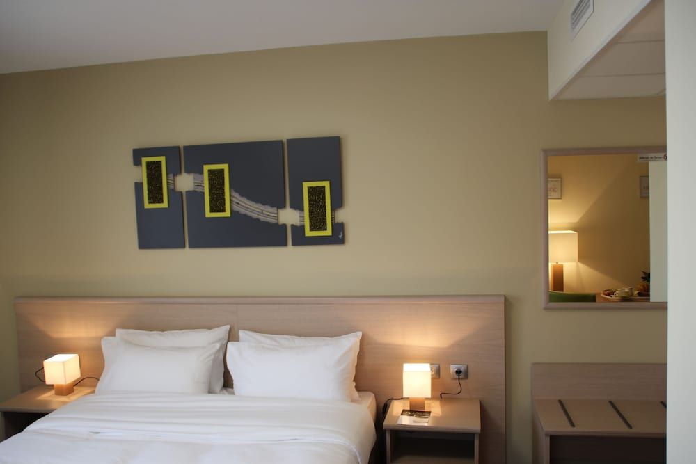 The Originals Boutique, Hôtel l'Occitan, Aubagne Nord Standard Double Room, 1 Double Bed, Non Smoking, Balcony 5