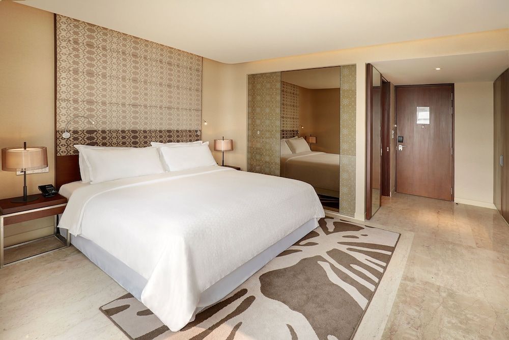 Crowne Plaza Dhaka Gulshan by IHG Standard Room, 1 King Bed 2