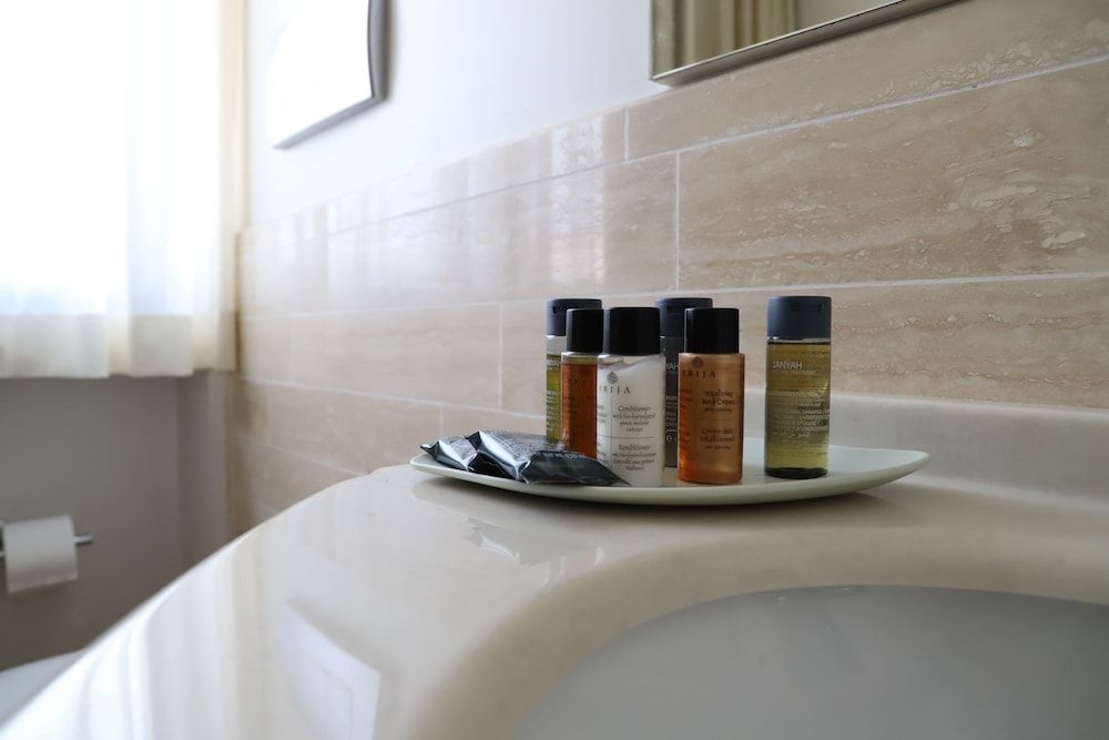 Bathroom amenities