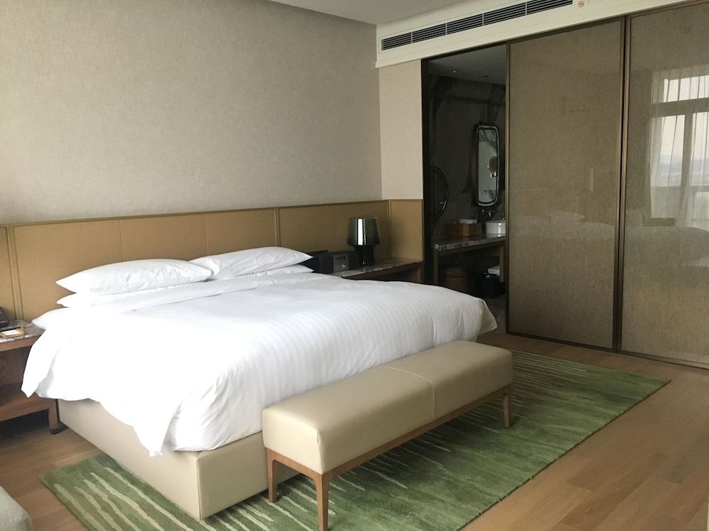 Room, 1 King Bed, Garden View