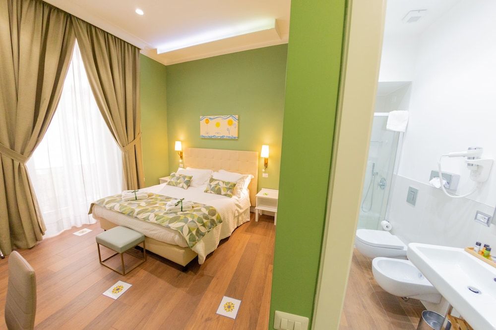 Suite CuoreNapoletano Comfort Double Room 2