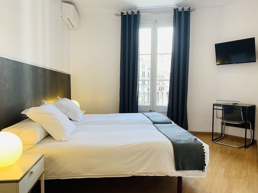 Super Balmes Guest House Twin Room, Shared Bathroom 20