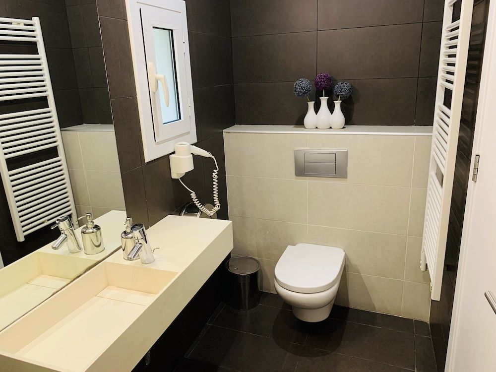 Super Balmes Guest House Twin Room, Shared Bathroom 31