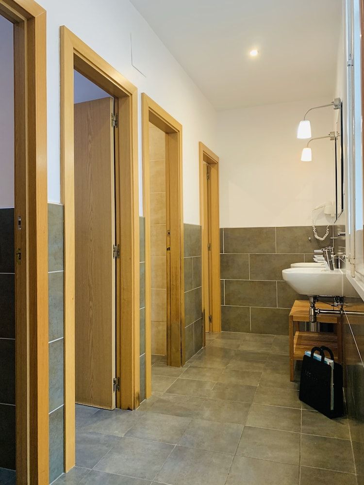 Super Balmes Guest House Twin Room, Shared Bathroom 38