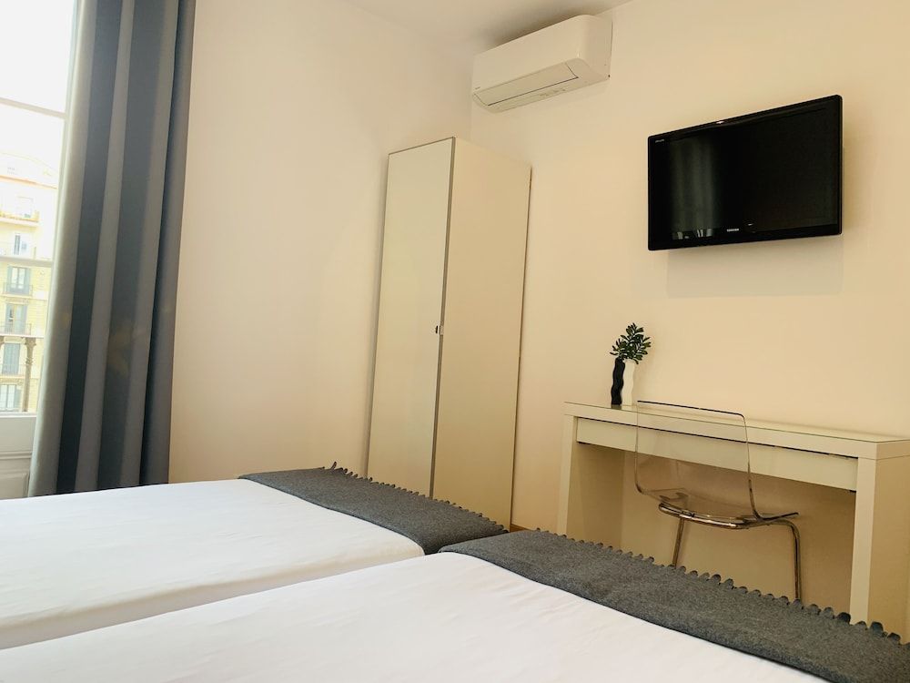 Super Balmes Guest House Twin Room, Shared Bathroom 45