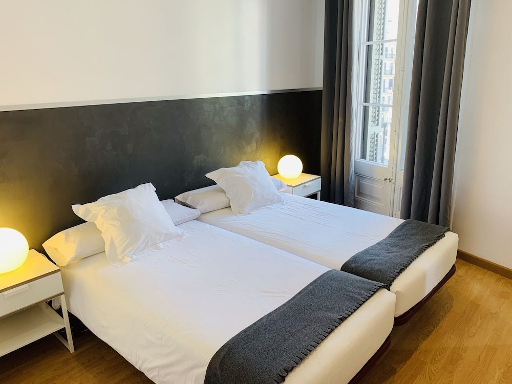 Super Balmes Guest House Twin Room, Shared Bathroom 24