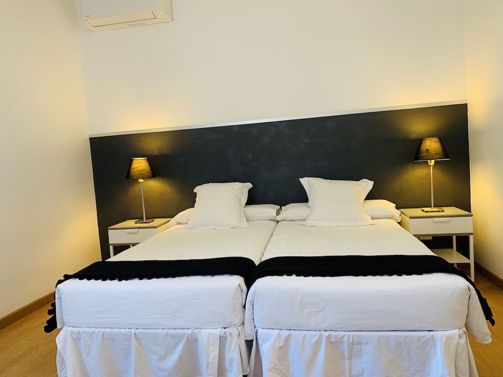 Super Balmes Guest House Twin Room, Shared Bathroom 30