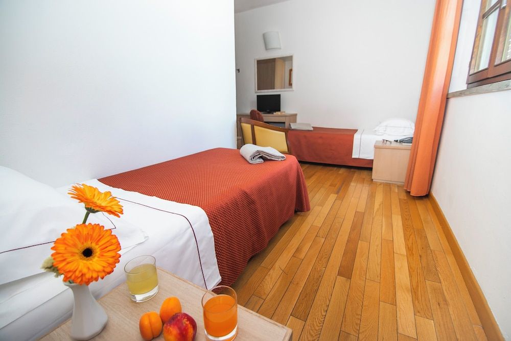 Hotel La Colonna Comfort Room, 2 Twin Beds, Pool View 2