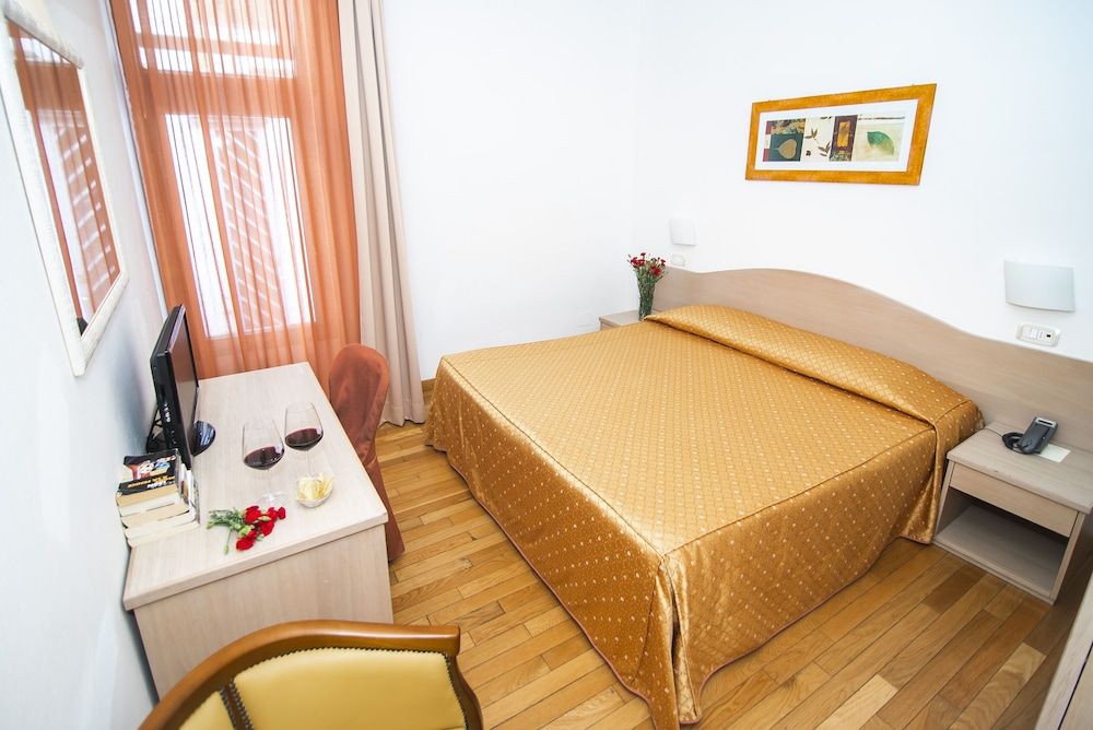 undefined Hotel La Colonna 10