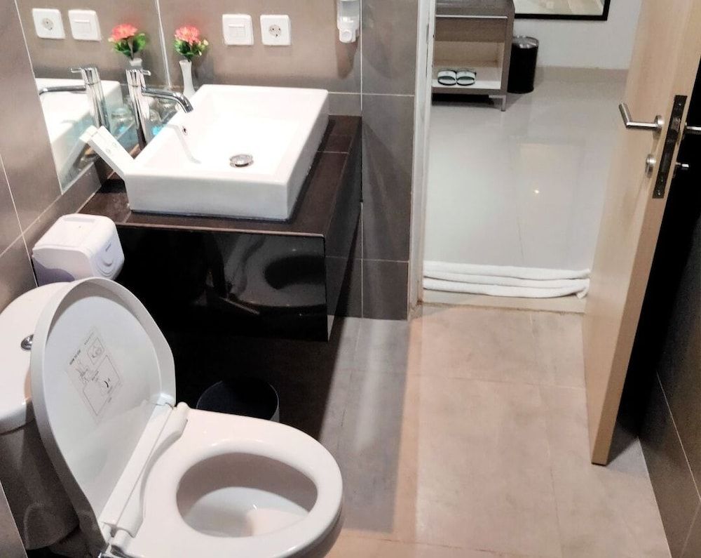 Emerald Hotel Superior Double or Twin Room 7