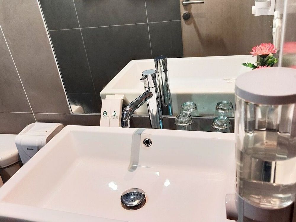 Emerald Hotel Superior Double or Twin Room 6