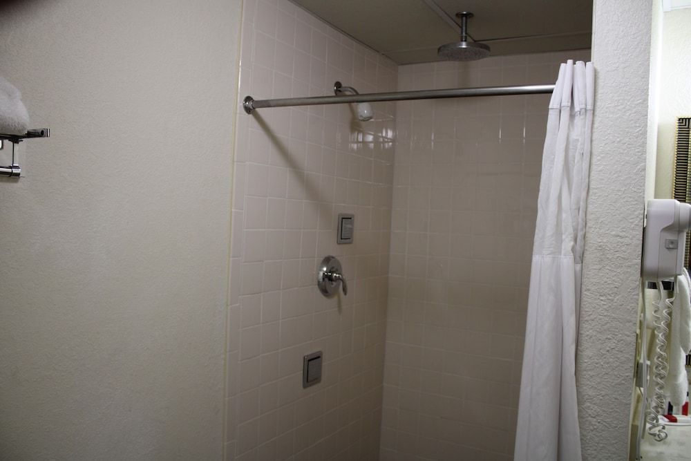 The Oasis Hotel & Bar Premium Suite, Multiple Beds 5